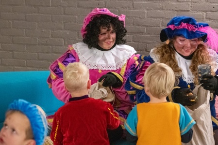 2025-11-23 Sint leest voor-57